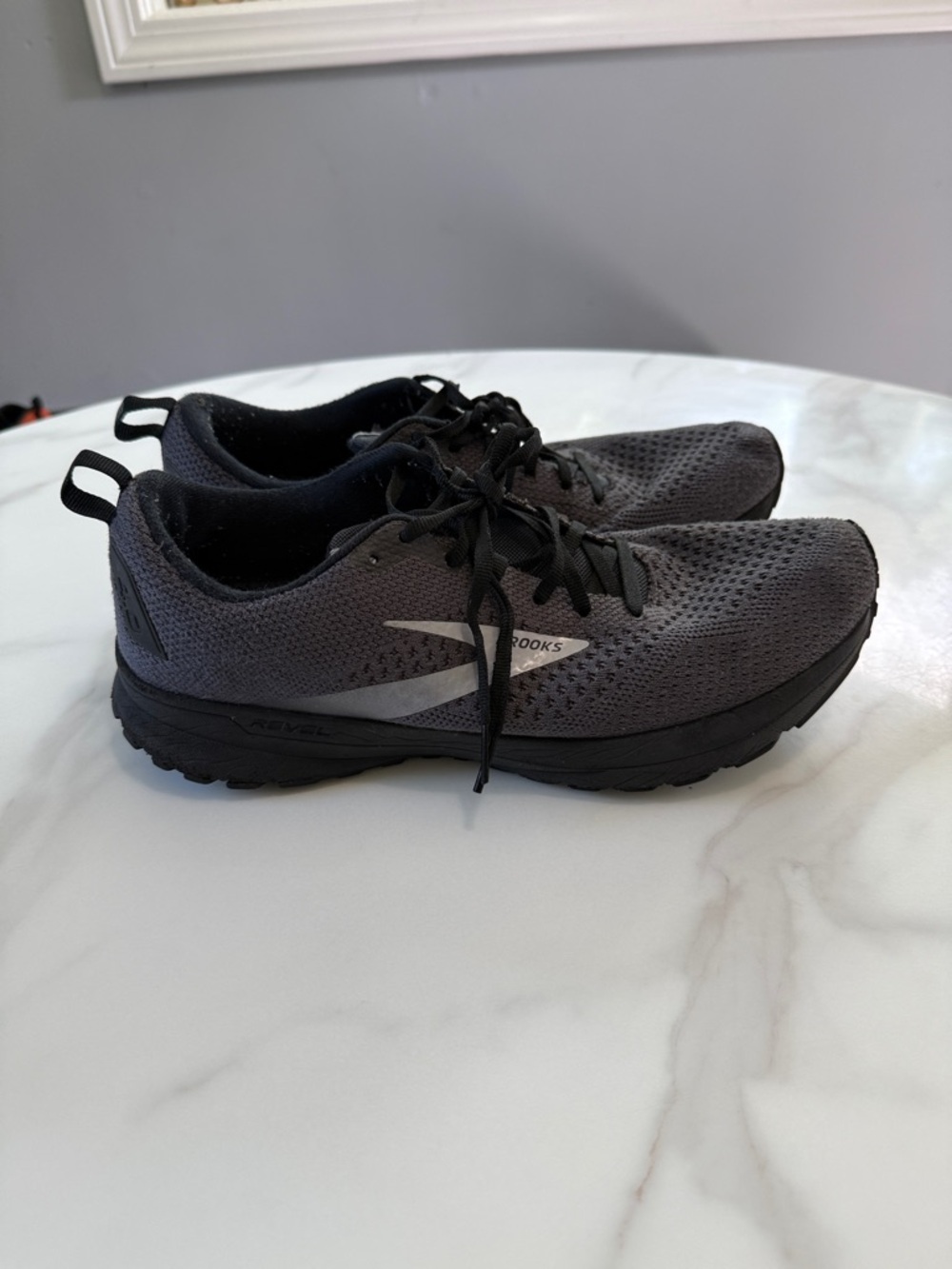 Brooks Gray and Black Mesh Running Shoes - Picture 3 of 9